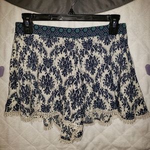 Patterned flowy shorts